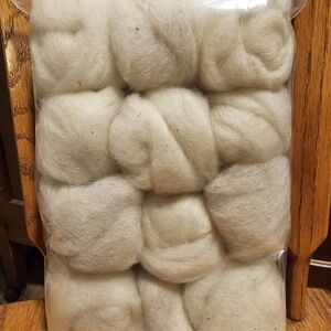 Shetland Natural White Wool Roving Two Ounces per Bag New